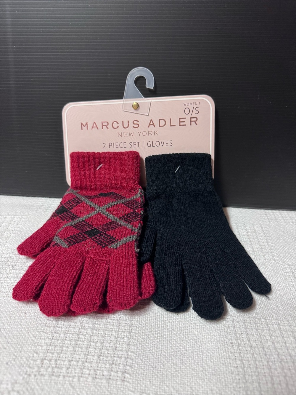 Marcus Adler Women's 2-Piece Gloves Set - Red Argyle & Black